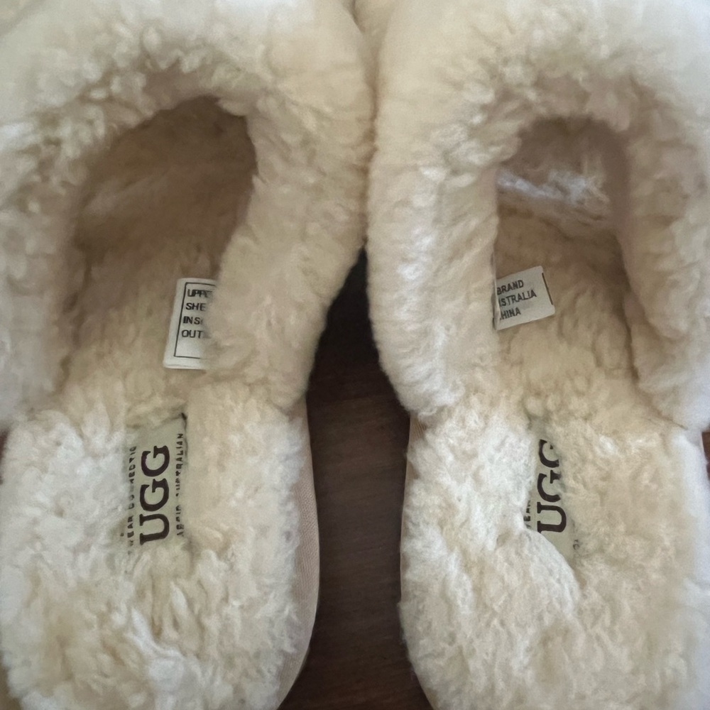 UGG Slipper/Slide Sheepskin Insole. Size M - Picture 4 of 9